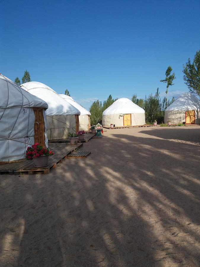 Yurt Camp Tosor Hotel Bagian luar foto