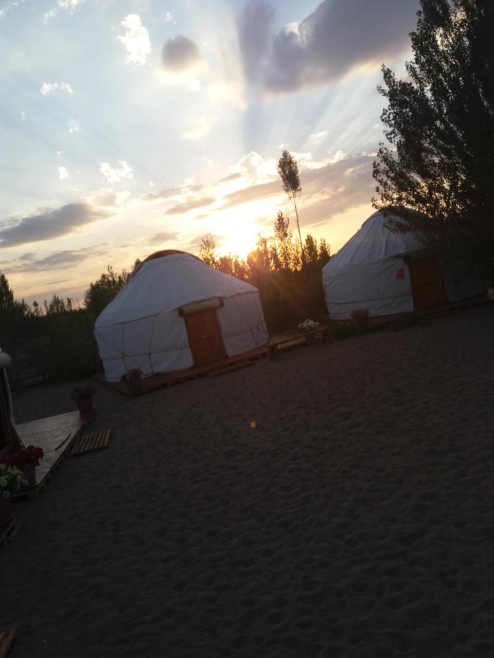 Yurt Camp Tosor Hotel Bagian luar foto